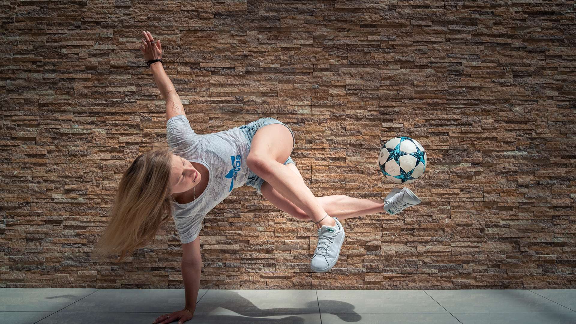 随着穆迪等 随着穆迪等